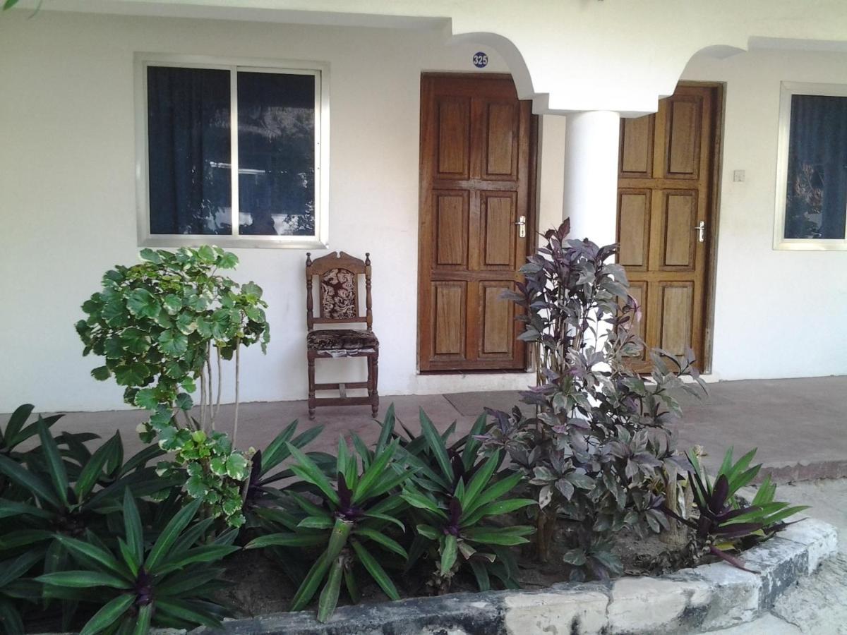 Visitor'S Inn จัมเบียนี ภายนอก รูปภาพ